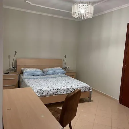 Pine Terrace Apartment *