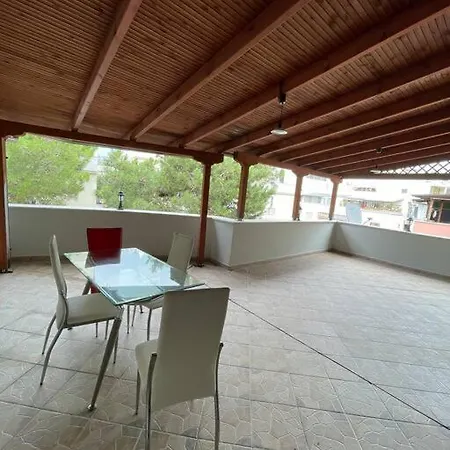 Pine Terrace Apartment *